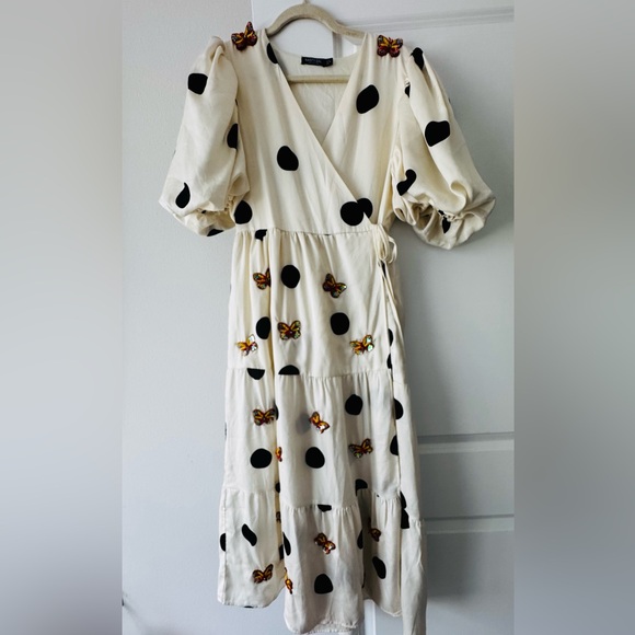 Nasty Gal Cream V-Neck Dress - Picture 8 of 12